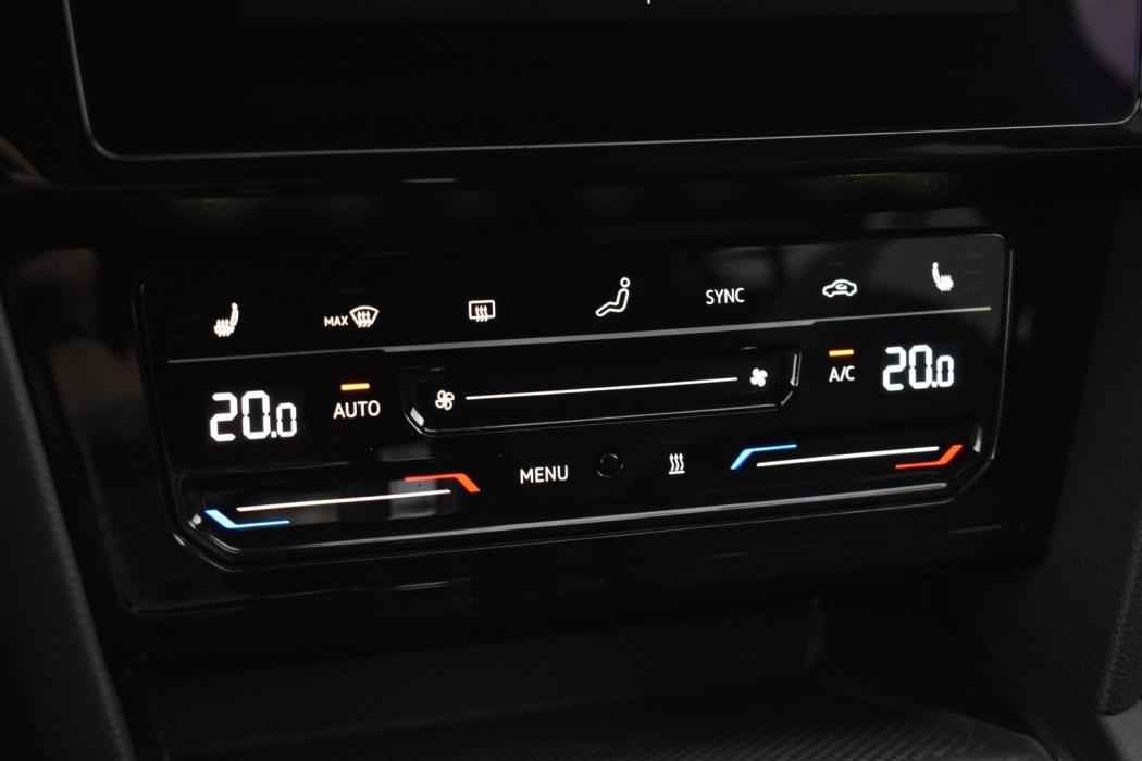 VOLKSWAGEN Passat 2024