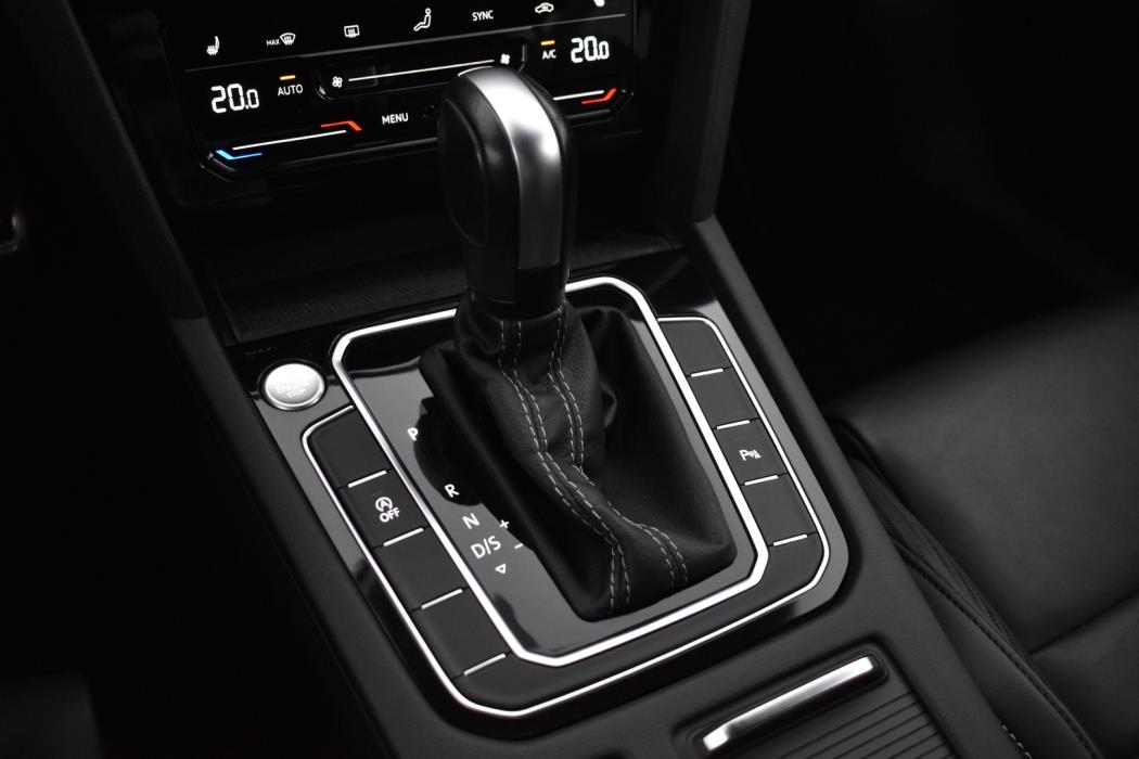 VOLKSWAGEN Passat 2024