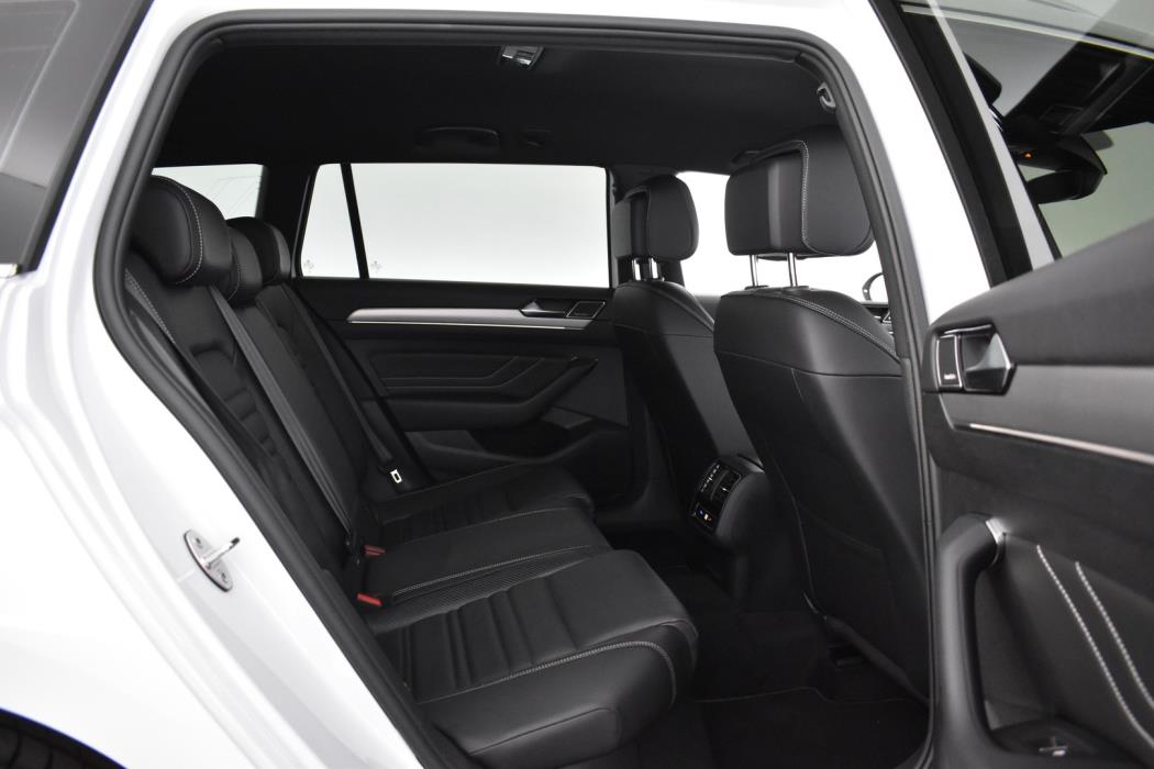 VOLKSWAGEN Passat 2024
