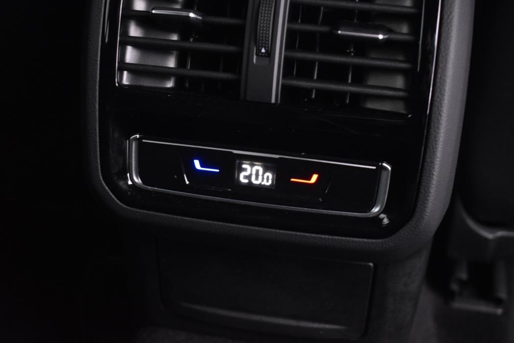 VOLKSWAGEN Passat 2024