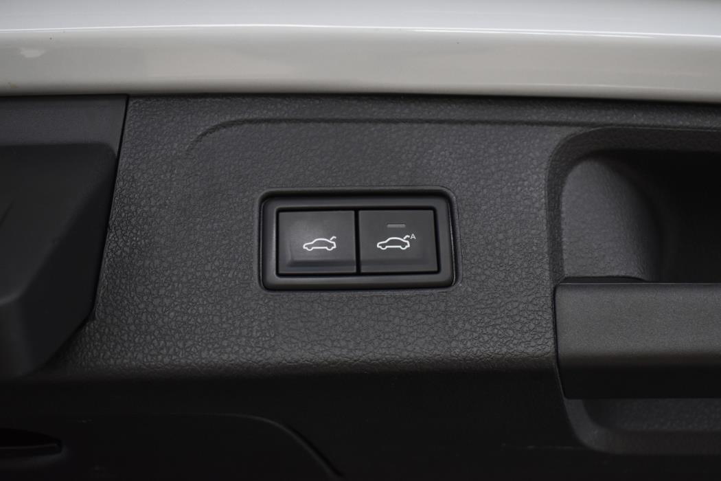 VOLKSWAGEN Passat 2024
