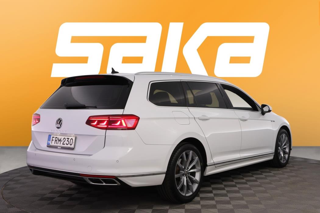 VOLKSWAGEN Passat 2024