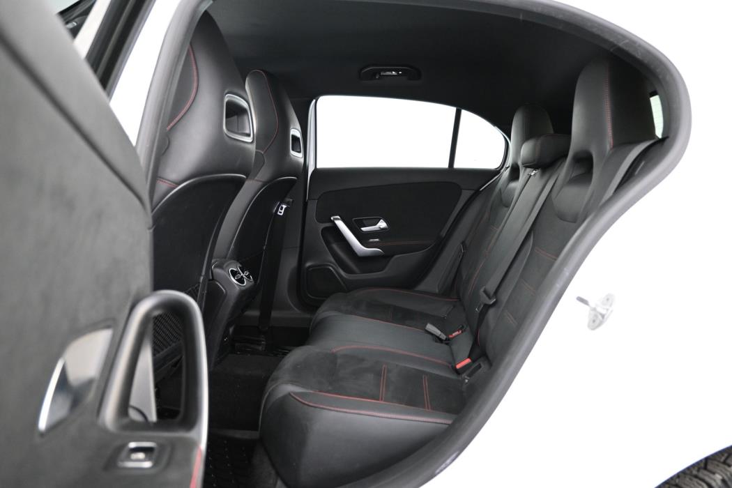 MERCEDES-BENZ A 2021