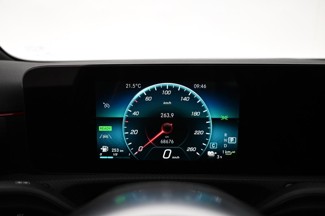 MERCEDES-BENZ A 2021