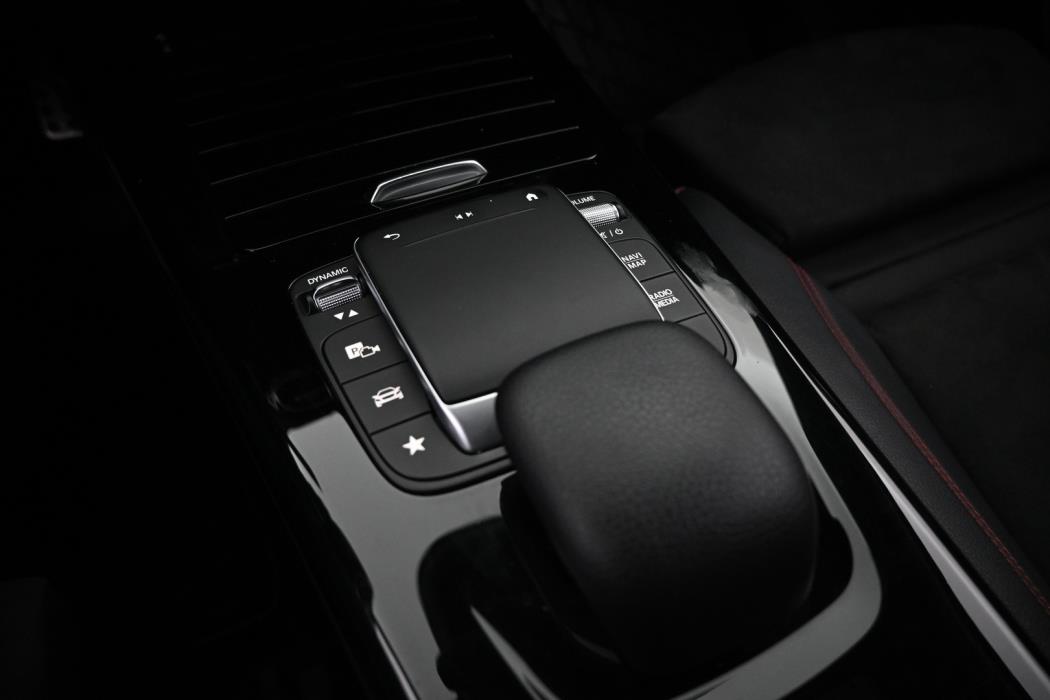 MERCEDES-BENZ A 2021