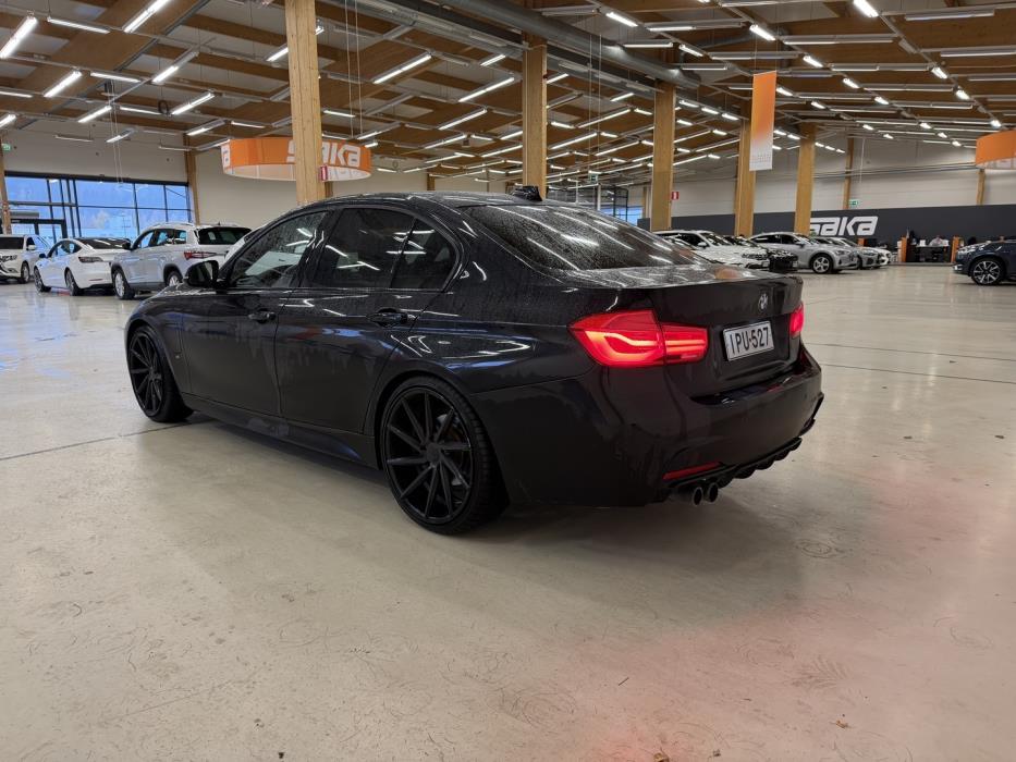 BMW 330 2018