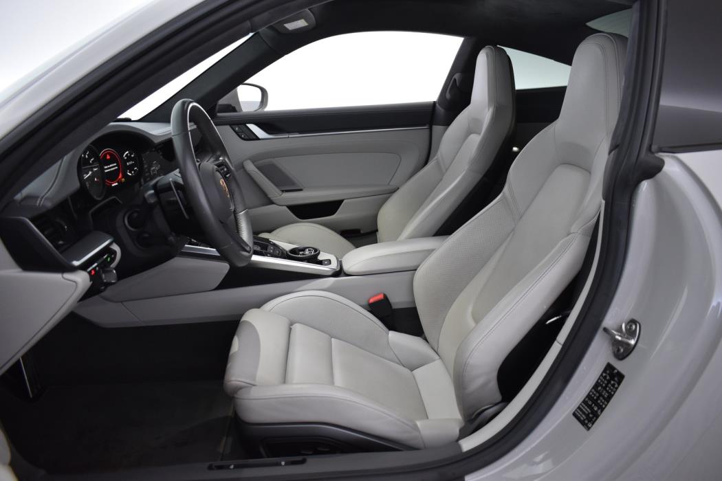 PORSCHE 911 2020