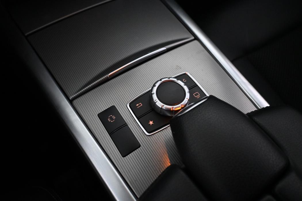 MERCEDES-BENZ E 2015