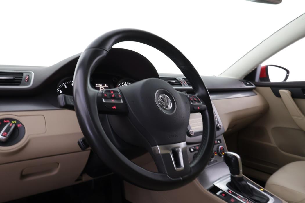 VOLKSWAGEN Passat 2014
