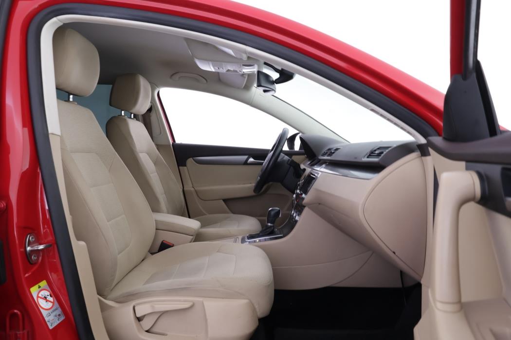 VOLKSWAGEN Passat 2014