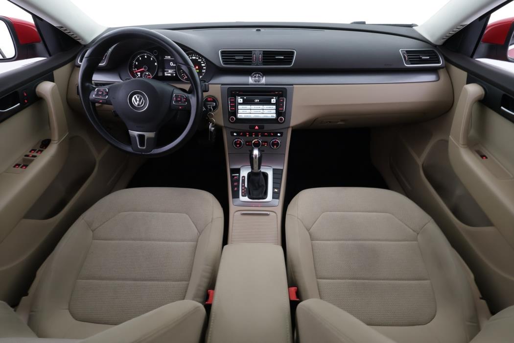 VOLKSWAGEN Passat 2014