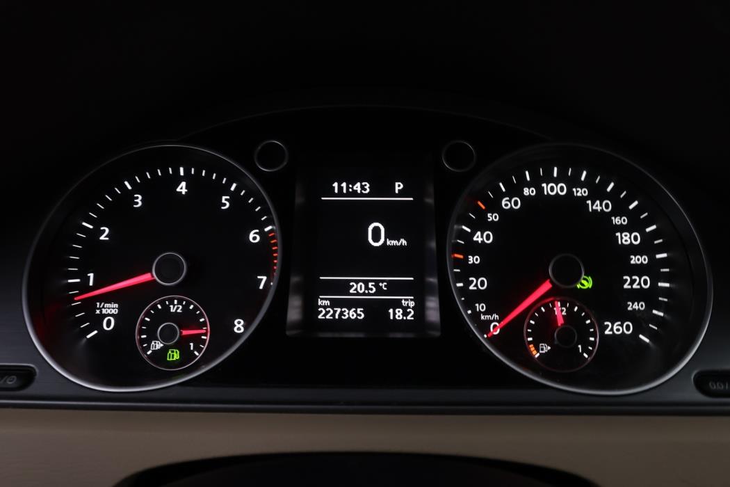 VOLKSWAGEN Passat 2014
