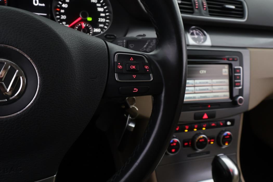 VOLKSWAGEN Passat 2014