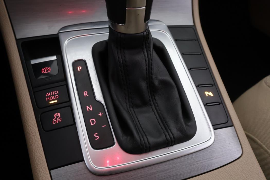 VOLKSWAGEN Passat 2014