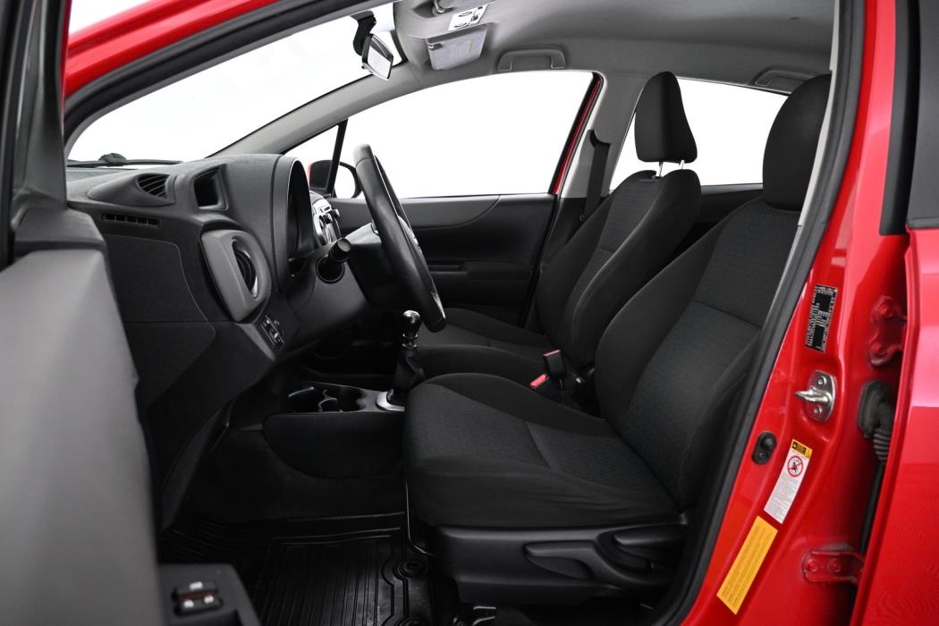 TOYOTA Yaris 2012