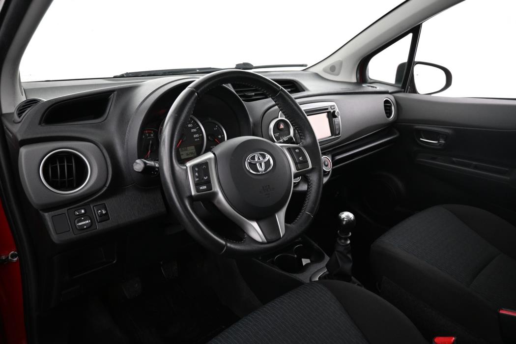 TOYOTA Yaris 2012