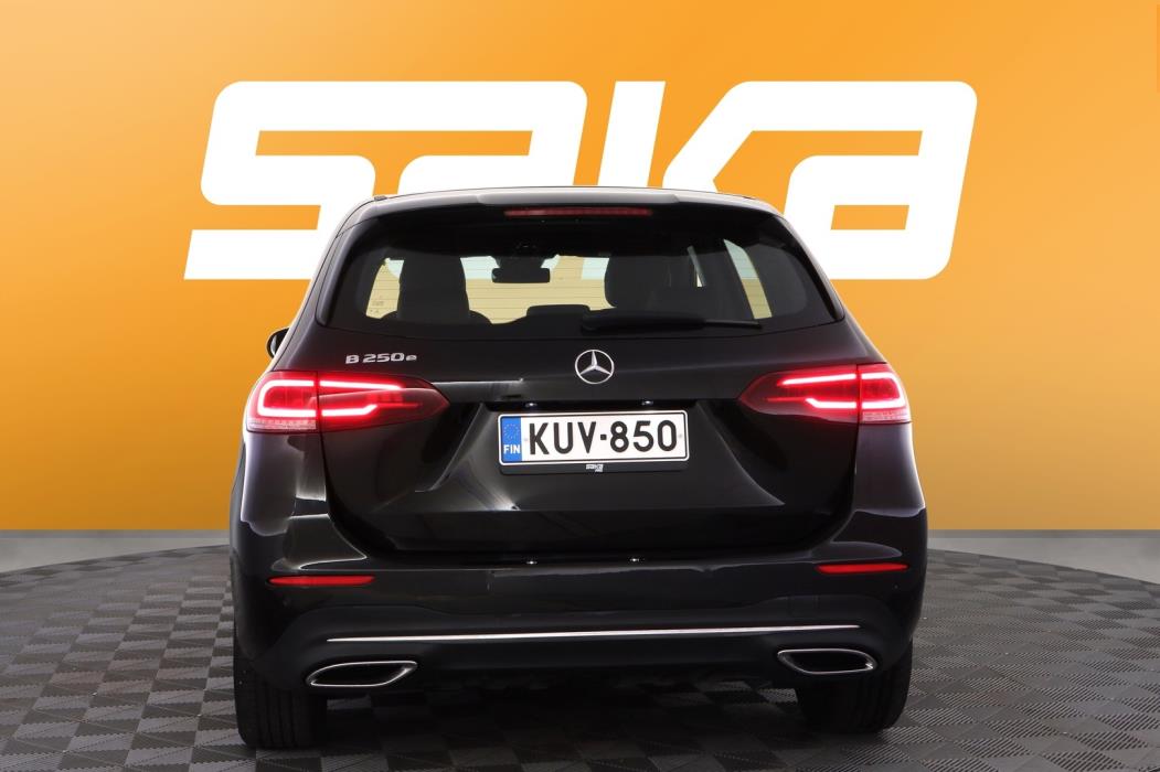 MERCEDES-BENZ B 2023