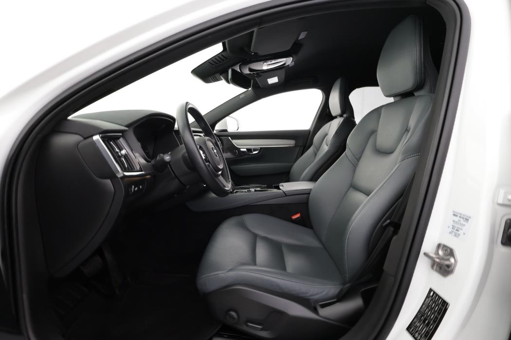 VOLVO V90 2022