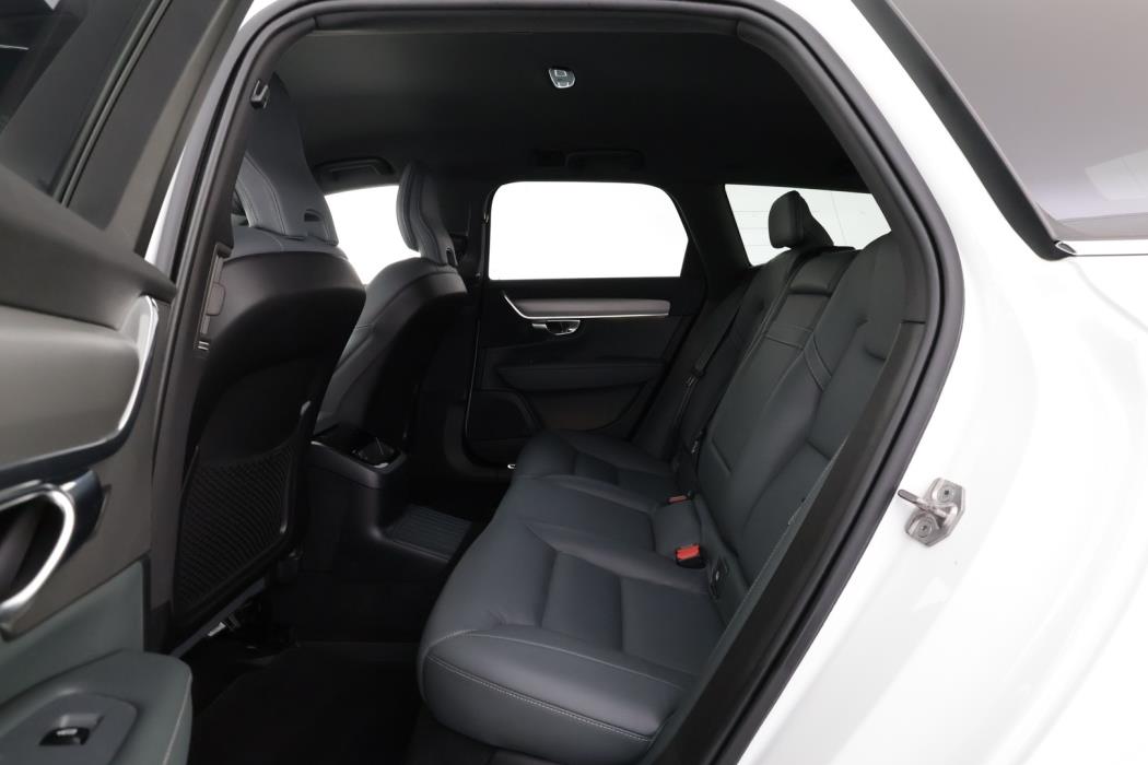 VOLVO V90 2022