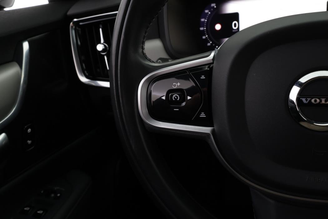 VOLVO V90 2022
