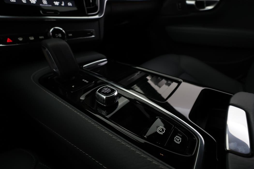 VOLVO V90 2022