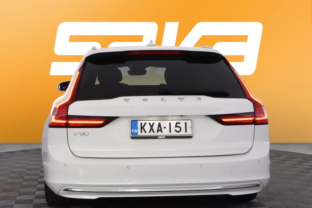 VOLVO V90 2022