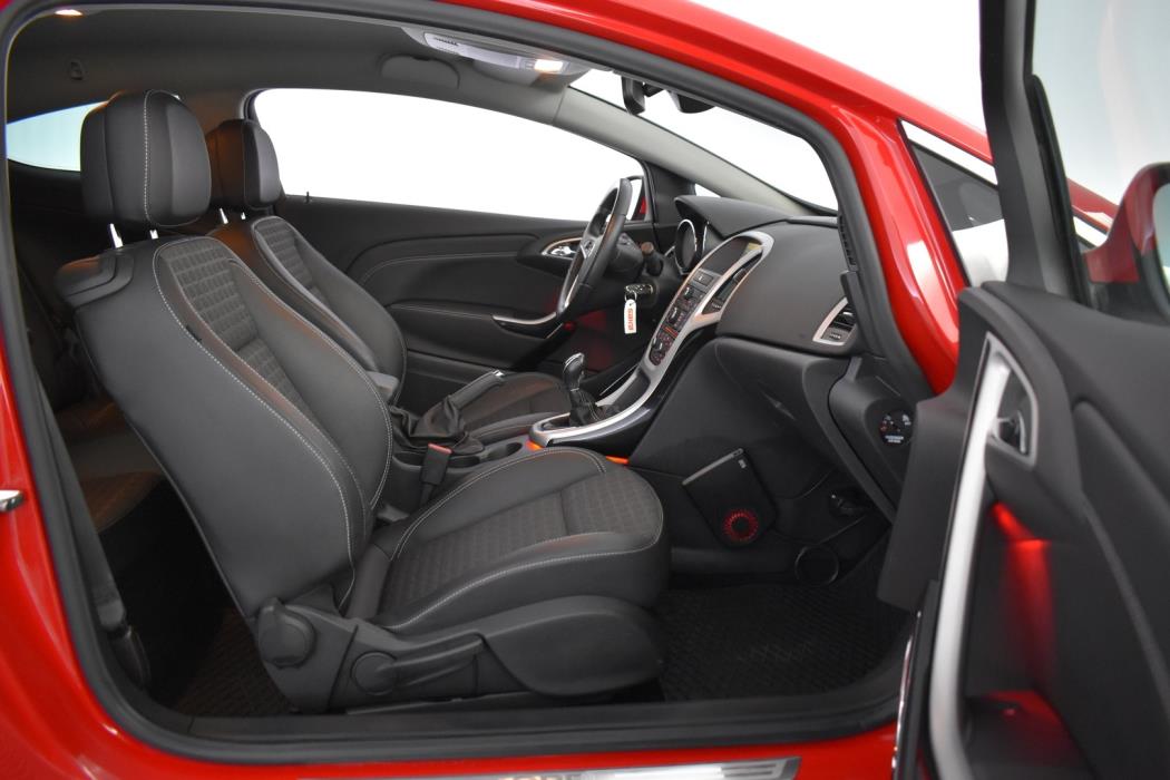OPEL Astra 2012