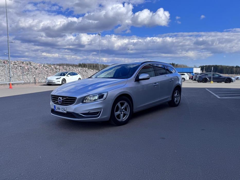 VOLVO V60 2016