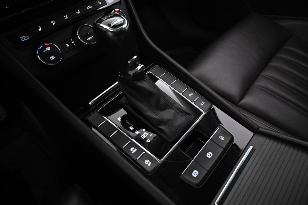 SKODA Superb 2016