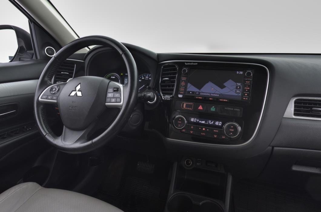MITSUBISHI Outlander PHEV 2015