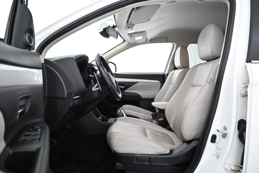 MITSUBISHI Outlander PHEV 2015