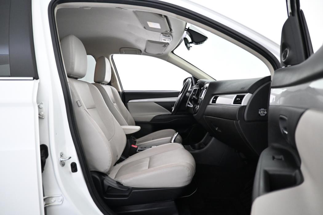 MITSUBISHI Outlander PHEV 2015