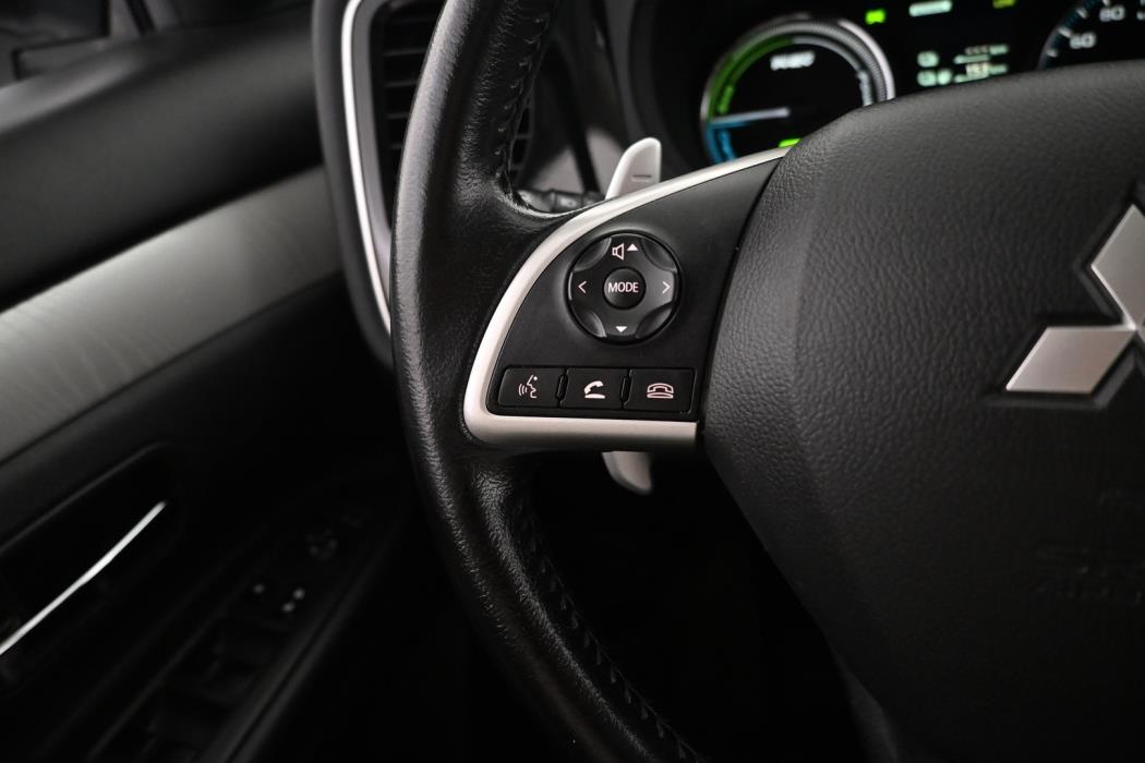 MITSUBISHI Outlander PHEV 2015