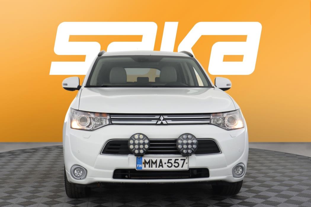 MITSUBISHI Outlander PHEV 2015