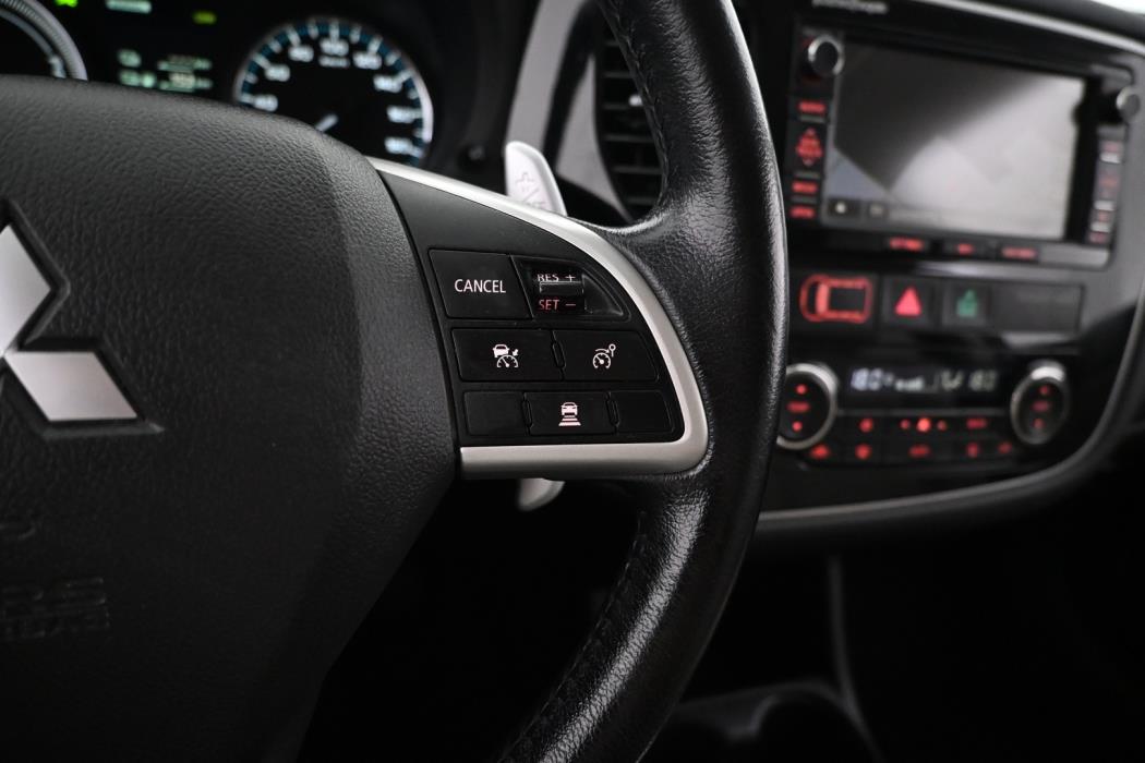 MITSUBISHI Outlander PHEV 2015