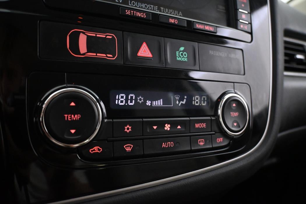 MITSUBISHI Outlander PHEV 2015