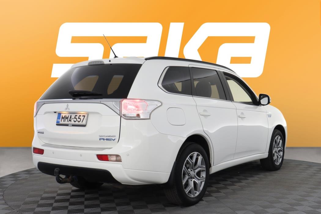 MITSUBISHI Outlander PHEV 2015