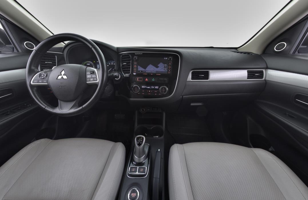 MITSUBISHI Outlander PHEV 2015