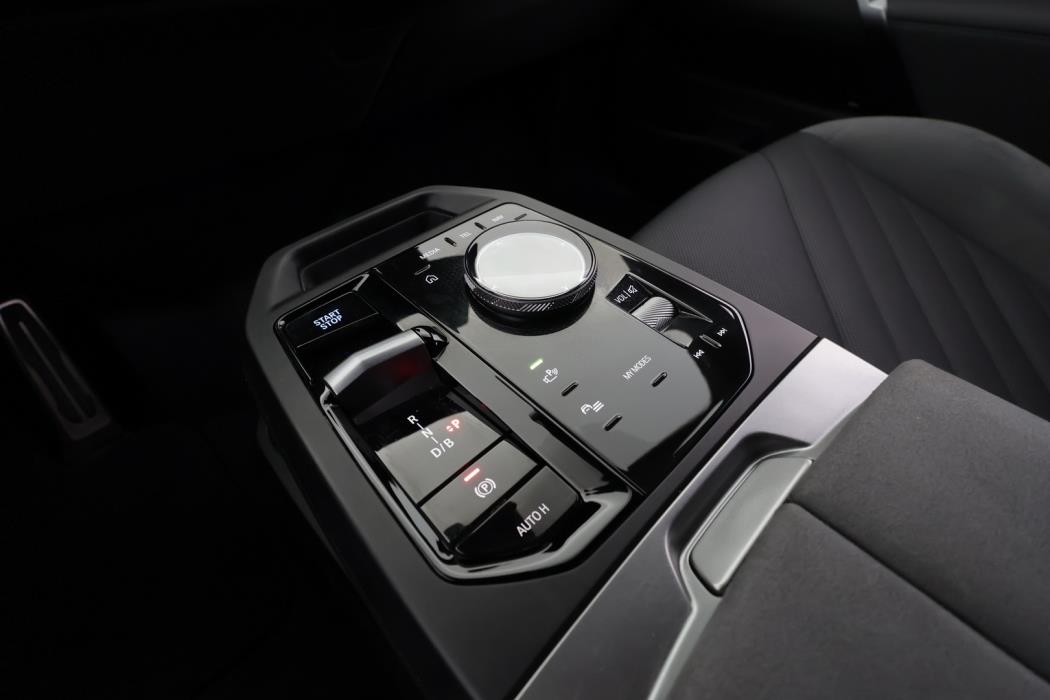 BMW iX 2025