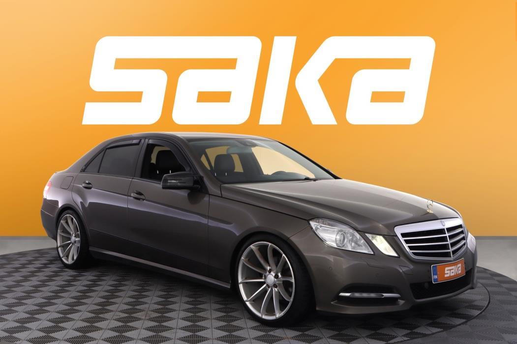 MERCEDES-BENZ E 2012