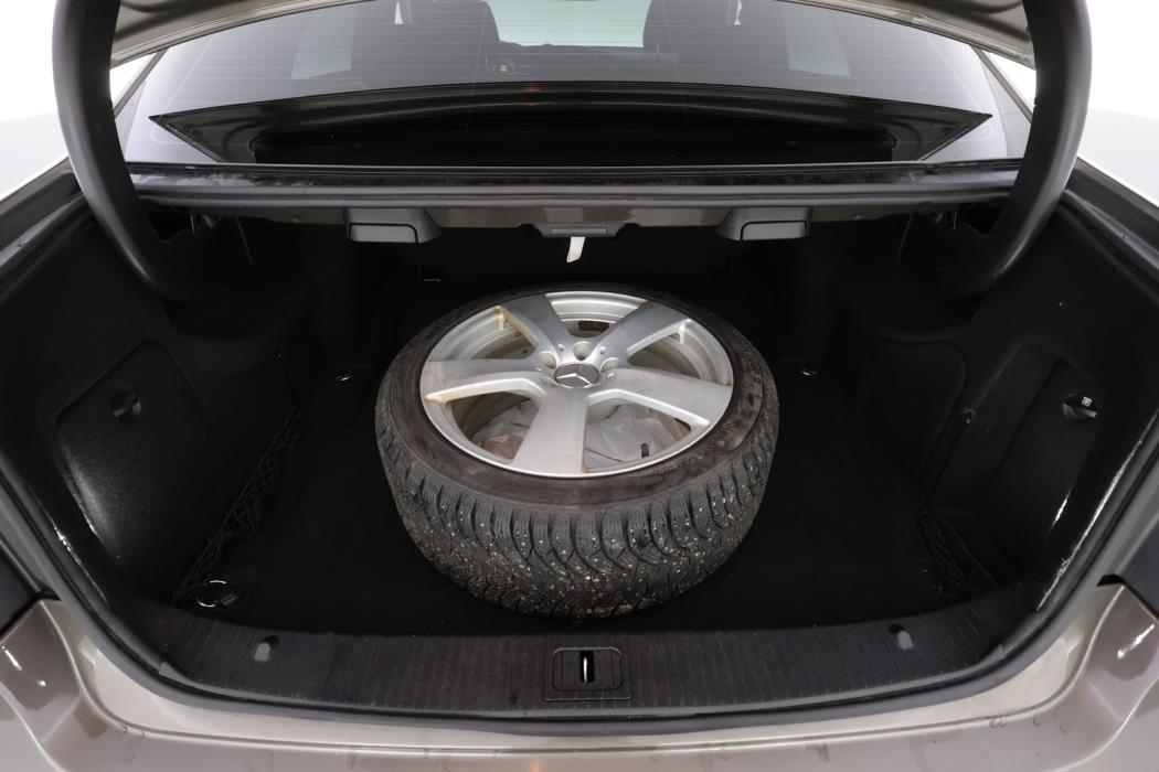 MERCEDES-BENZ E 2012