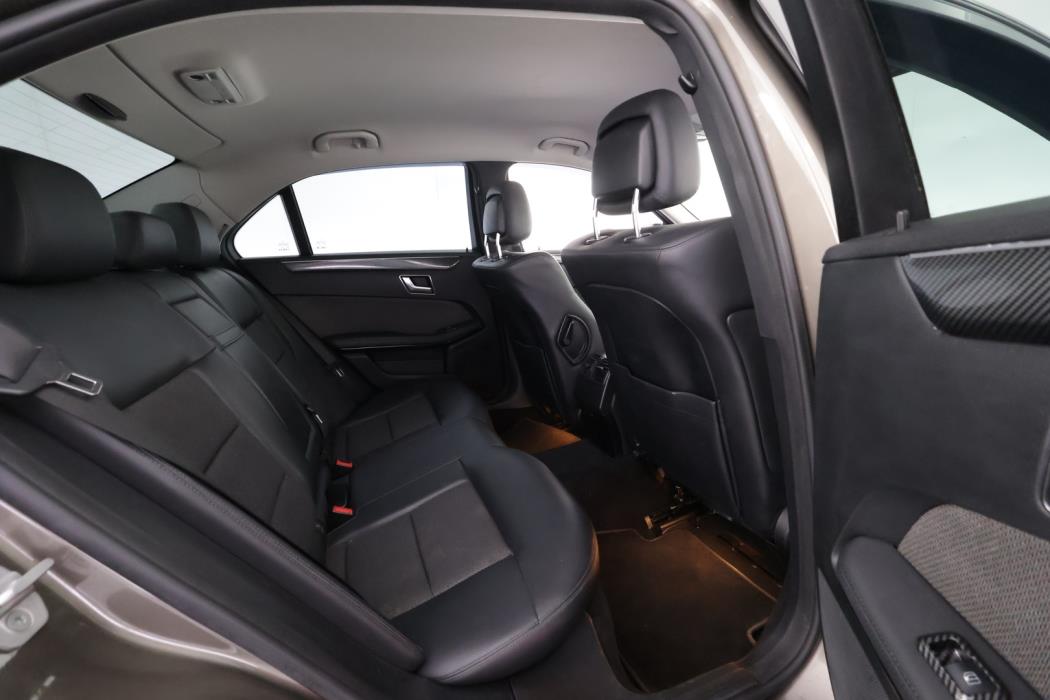 MERCEDES-BENZ E 2012