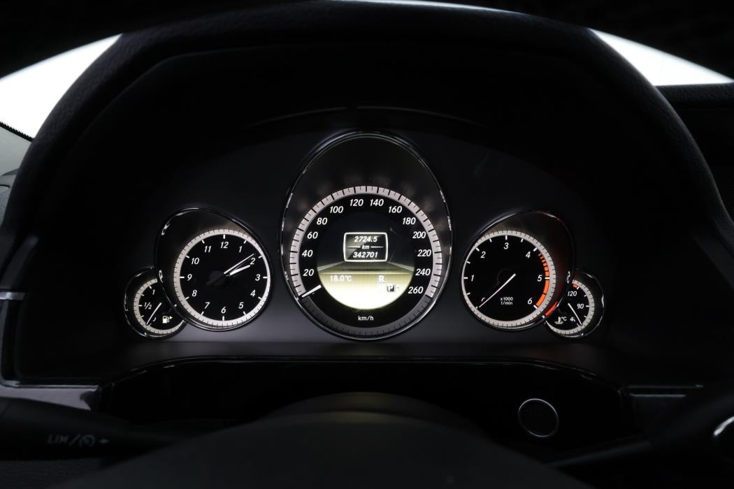 MERCEDES-BENZ E 2012