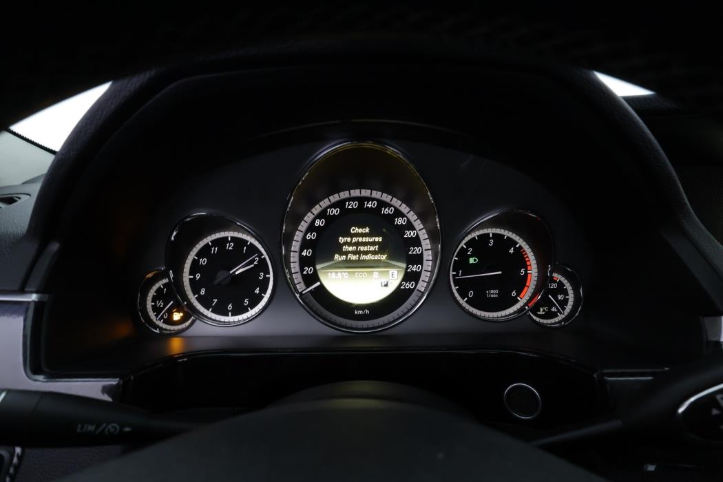 MERCEDES-BENZ E 2012
