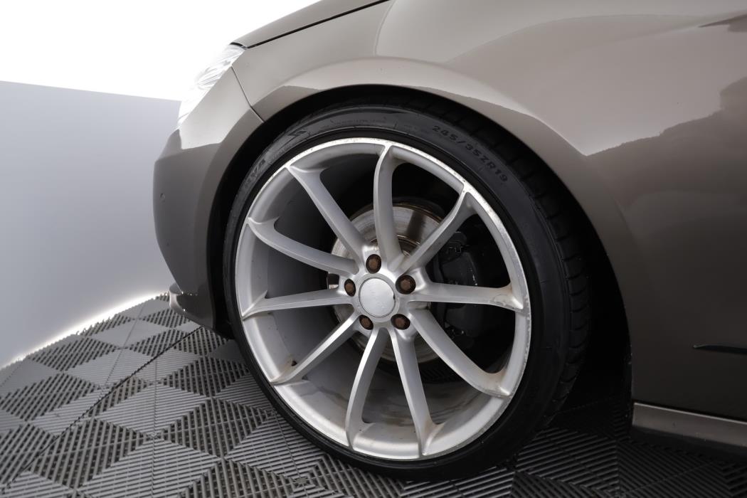 MERCEDES-BENZ E 2012