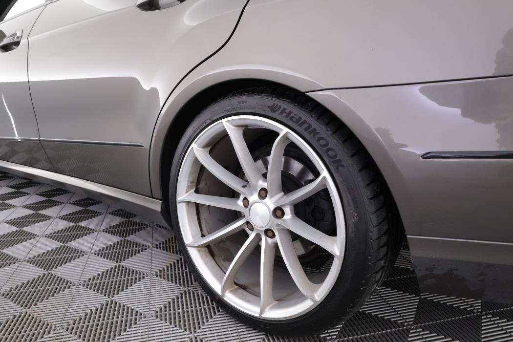 MERCEDES-BENZ E 2012