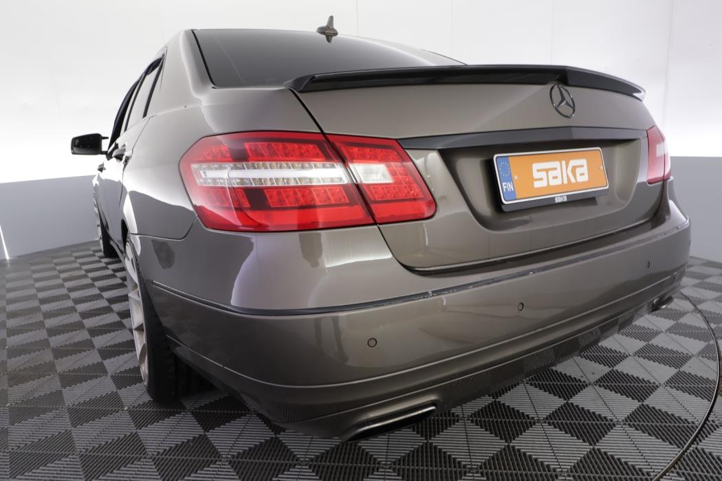MERCEDES-BENZ E 2012