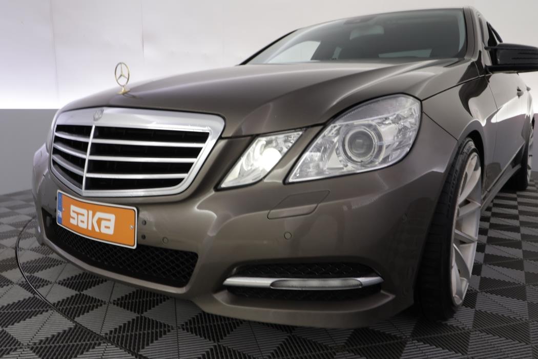 MERCEDES-BENZ E 2012
