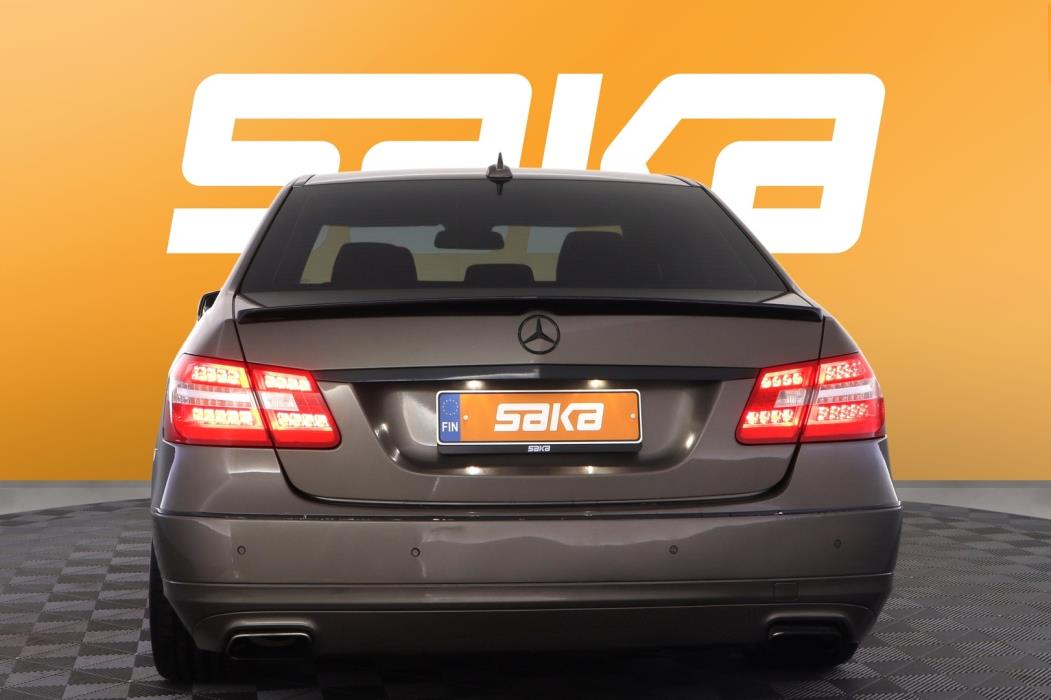 MERCEDES-BENZ E 2012