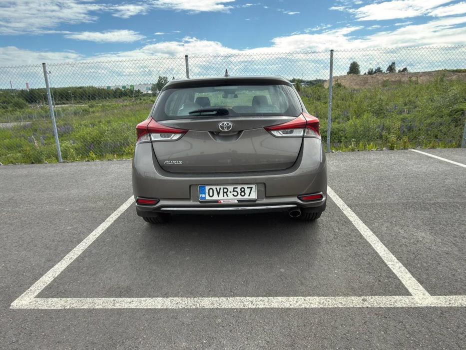 TOYOTA Auris 2017